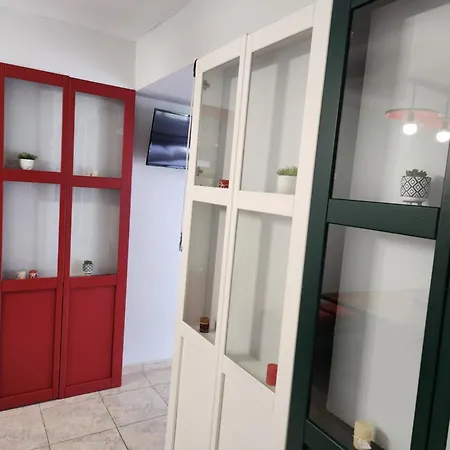 Breeze Apartments- *